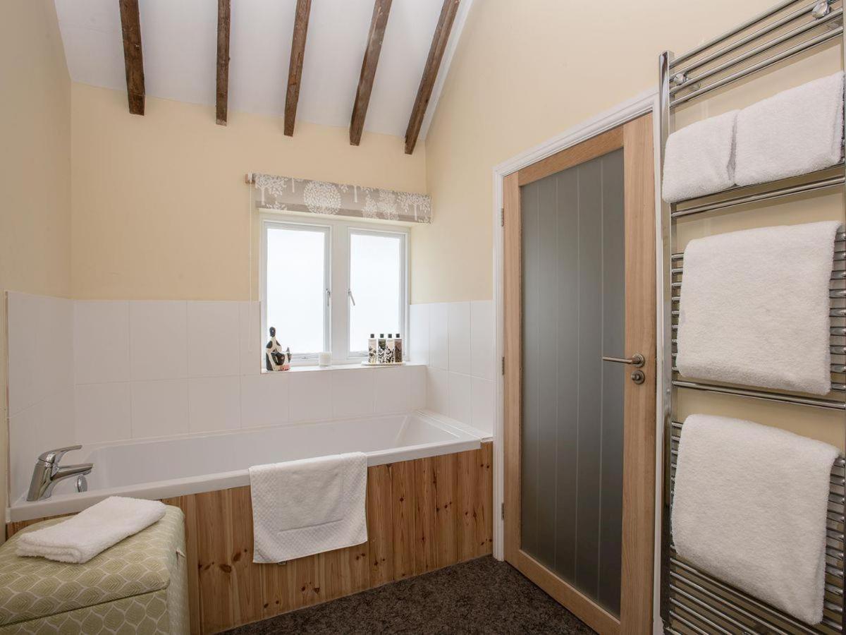 Carrick'S At Castle Farm Hotel Swanton Morley Екстериор снимка