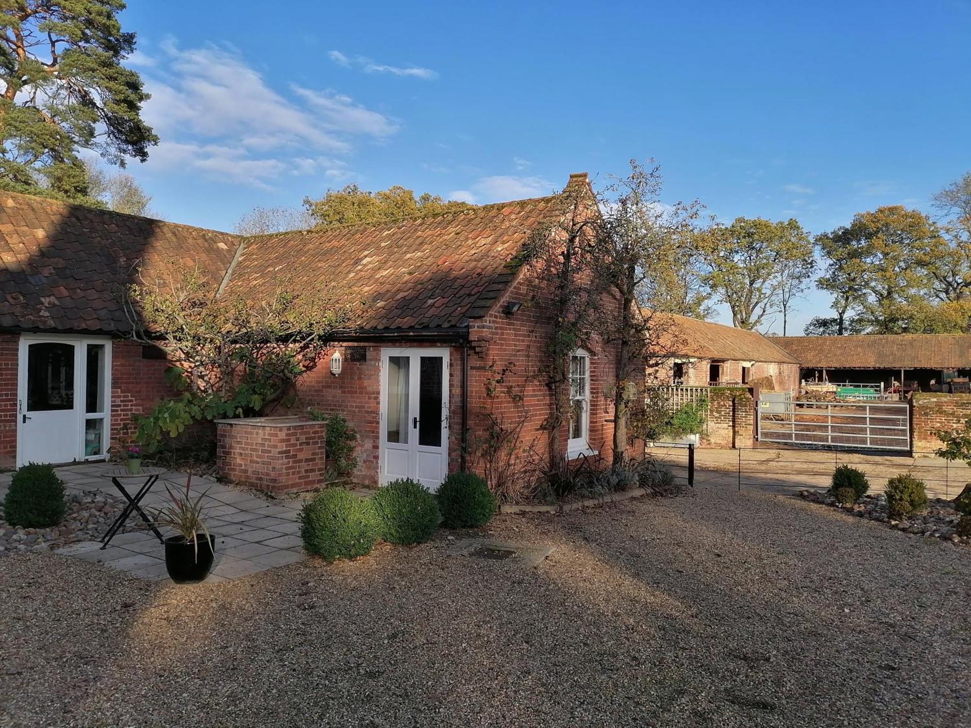 Carrick'S At Castle Farm Hotel Swanton Morley Екстериор снимка
