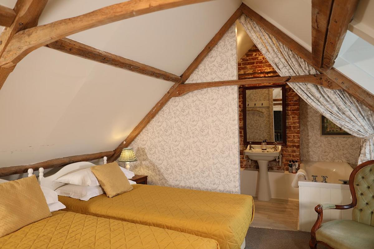 Carrick'S At Castle Farm Hotel Swanton Morley Екстериор снимка